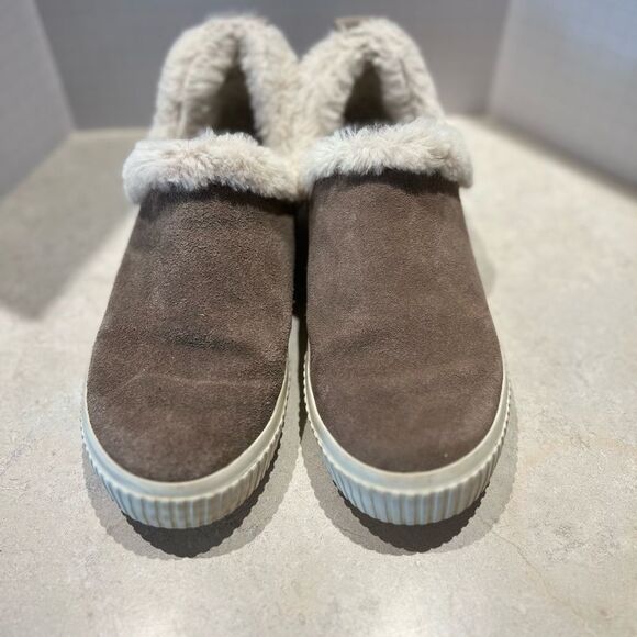 Timberland Women’s Suede Slip-On Shoes with Faux Fur Lining - Size 8, Preloved - Picture 4 of 13
